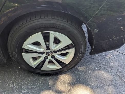 Used 2017 Toyota Prius Two w/ Prius Two Safety Plus Package FWD image 10