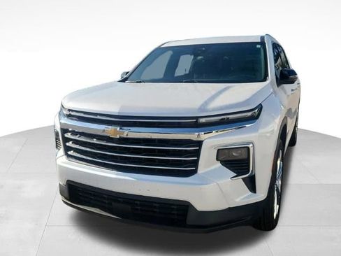 Certified 2025 Chevrolet Traverse LT image 2