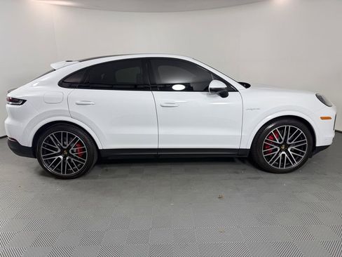 Certified 2024 Porsche Cayenne S image 8