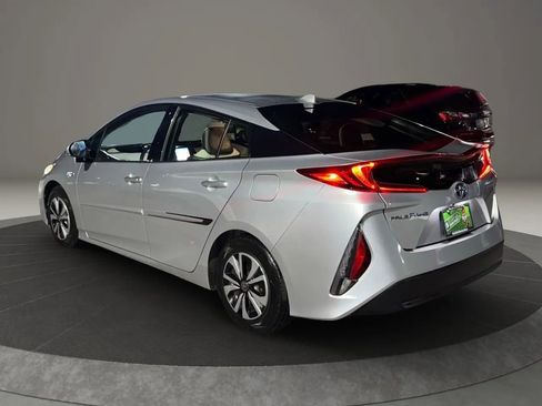 Used 2017 Toyota Prius Prime Premium image 4