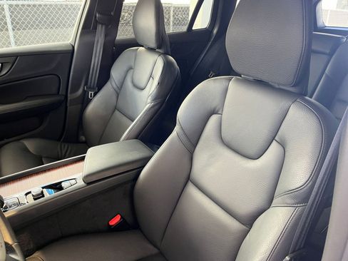 Used 2025 Volvo V60 B5 Cross Country Plus image 36