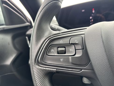 Used 2025 Buick Envista Sport Touring w/ Convenience II Package FWD image 19