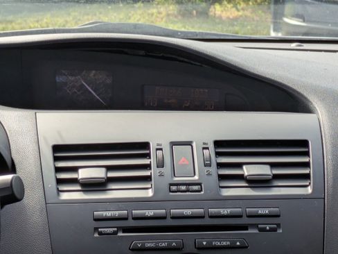 Used 2013 MAZDA MAZDA3 i Touring image 18