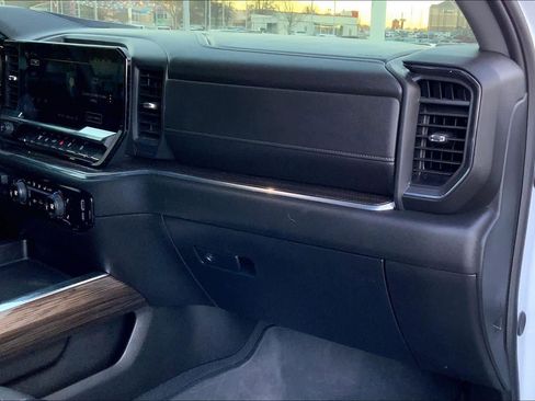 Used 2024 Chevrolet Silverado 2500 LT image 17