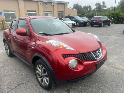 Used 2011 Nissan Juke SV image 3