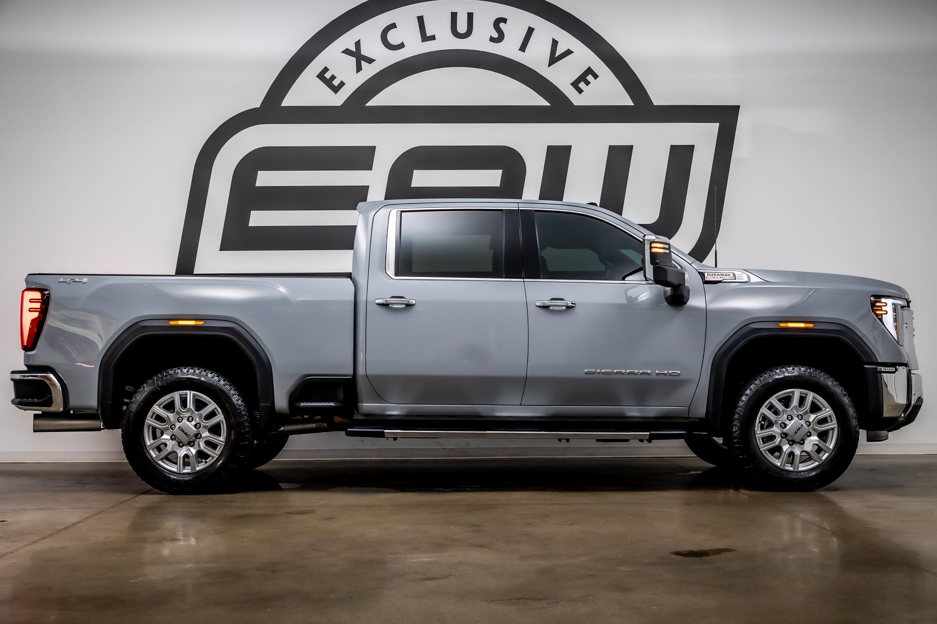 Used 2024 GMC Sierra 2500 SLT w/ SLT Premium Package AWD/4WD image 9
