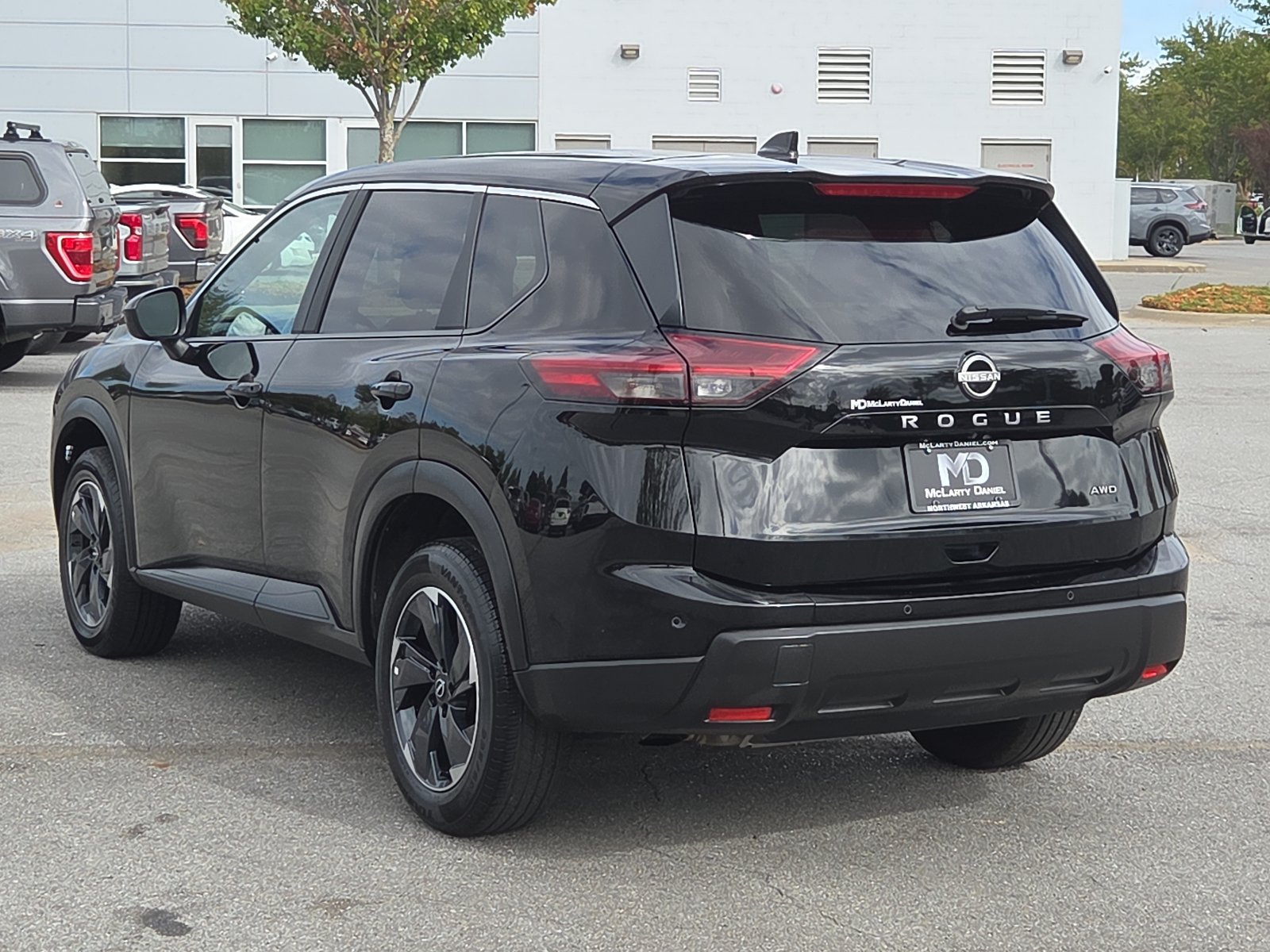 Used 2025 Nissan Rogue SV AWD/4WD image 4