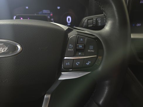 Used 2025 Ford Explorer Platinum w/ LUX Leather Package image 17