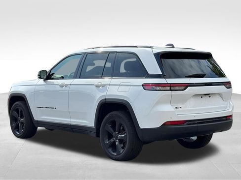Used 2023 Jeep Grand Cherokee Altitude image 9