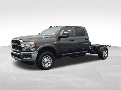 New 2024 RAM 3500 Tradesman w/ Chrome Appearance Group AWD/4WD image 5