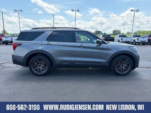 Used 2025 Ford Explorer ST-Line w/ ST-Line Street Pack AWD/4WD image 6