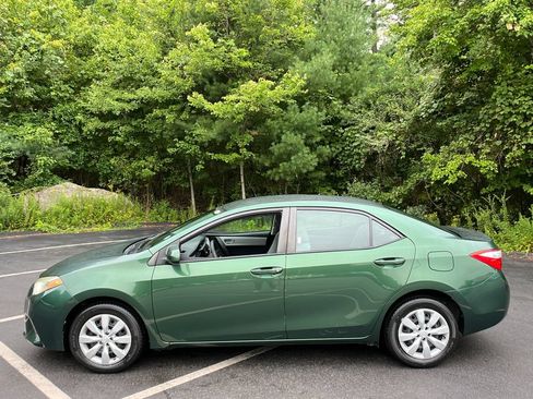 Used 2016 Toyota Corolla LE FWD image 2