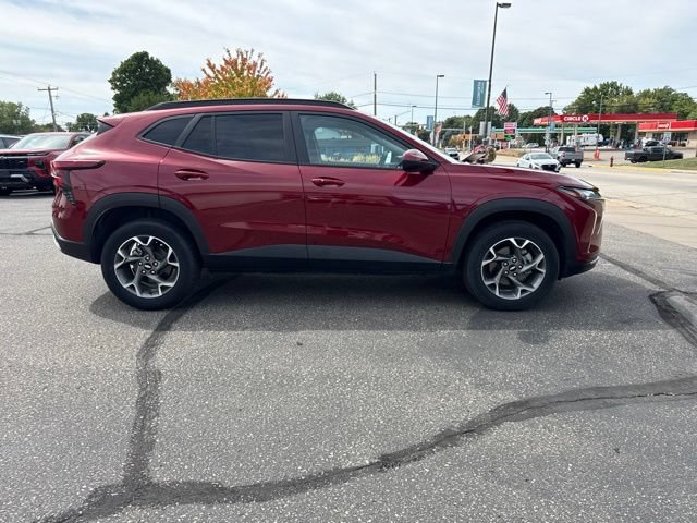 Used 2024 Chevrolet Trax LT w/ Driver Confidence Package FWD image 6