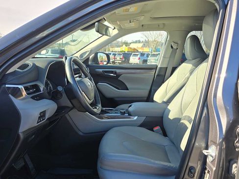 Certified 2022 Toyota Highlander Platinum image 21