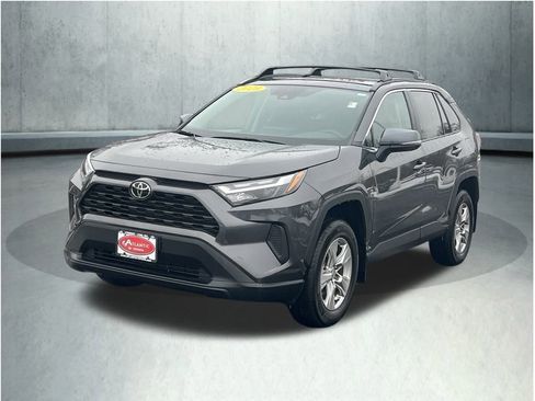 Used 2023 Toyota RAV4 XLE w/ Convenience Package image 5