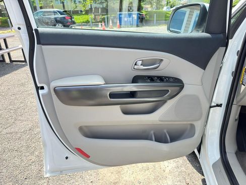 Used 2019 Kia Sedona L FWD image 16