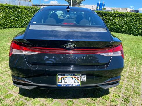 Used 2023 Hyundai Elantra SE w/ Preferred Accessory Package FWD image 24