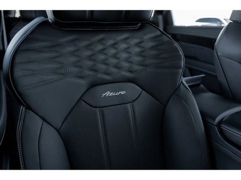 Used 2024 Bentley Bentayga Extended Wheelbase image 40