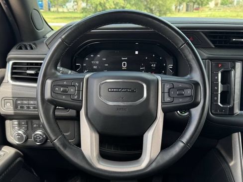 Used 2023 GMC Yukon XL Denali AWD/4WD image 13