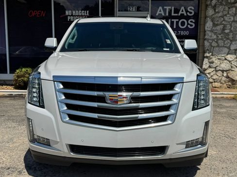 Used 2017 Cadillac Escalade Luxury AWD/4WD image 2