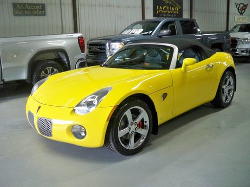 Used 2007 Pontiac Solstice Convertible w/ Premium Package image 1