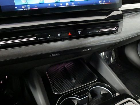 Used 2024 BMW 530i xDrive image 59