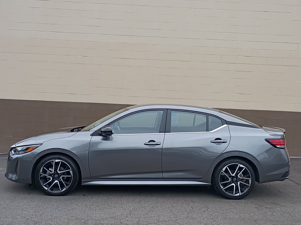 Used 2025 Nissan Sentra SR FWD image 8