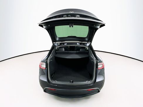 Used 2024 Tesla Model Y Long Range image 27