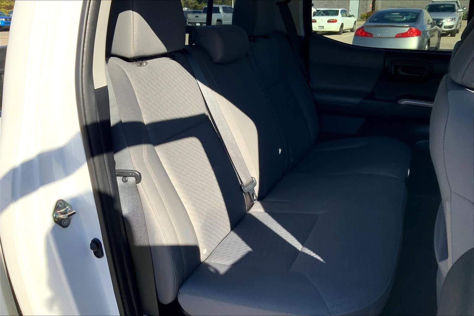 Used 2020 Toyota Tacoma SR5 AWD/4WD image 16