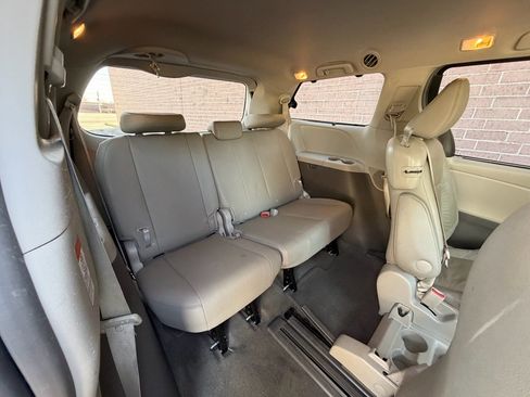 Used 2015 Toyota Sienna XLE Premium image 23