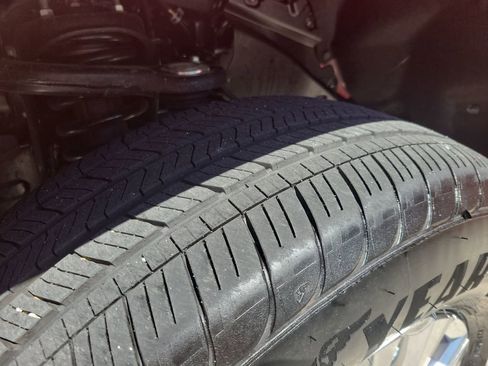 Used 2025 Toyota Tacoma Limited image 34