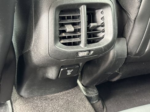 Used 2015 Jeep Cherokee Limited FWD image 8