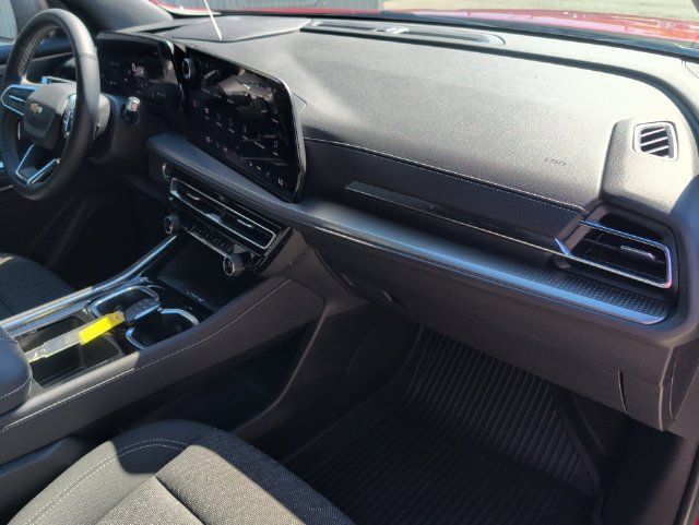 Used 2025 Chevrolet Traverse LT w/ Driver Confidence Package FWD image 31