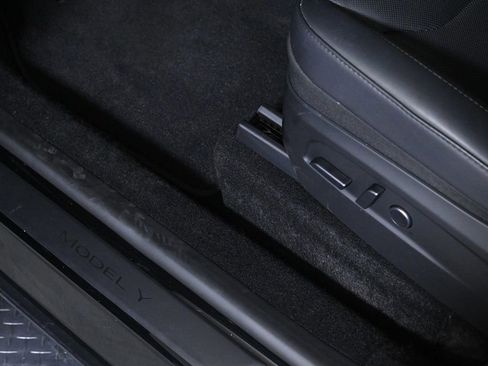 Used 2026 Tesla Model Y 2WD image 18