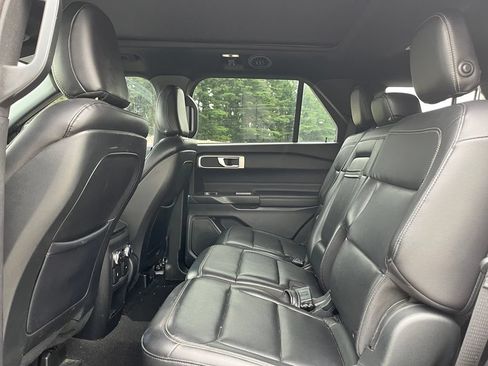 Used 2020 Ford Explorer XLT w/ Equipment Group 202A AWD/4WD image 21
