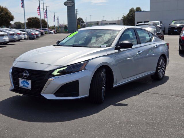 Used 2025 Nissan Altima 2.5 SV FWD image 8