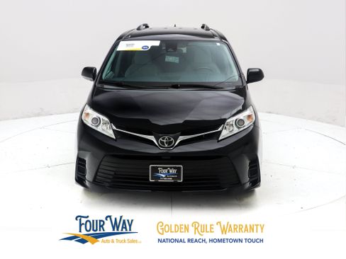 Used 2020 Toyota Sienna LE AWD/4WD image 9