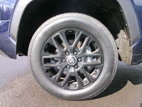 Used 2025 Toyota Tundra Limited image 9