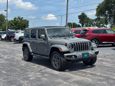 Used 2023 Jeep Wrangler Unlimited Sahara AWD/4WD image 7