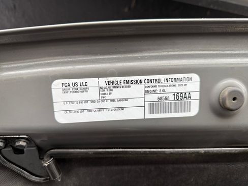Used 2023 Jeep Gladiator Sport AWD/4WD image 14