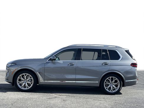 Used 2025 BMW X7 xDrive40i w/ Parking Assistance Package image 24