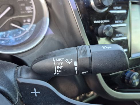 Used 2019 Toyota Camry SE FWD image 32