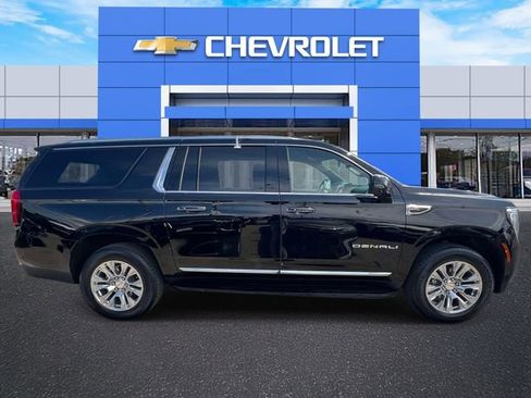 Used 2025 GMC Yukon XL Denali image 4