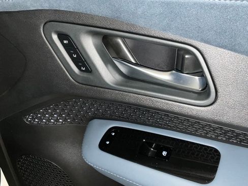 Used 2025 Nissan Ariya Platinum image 14