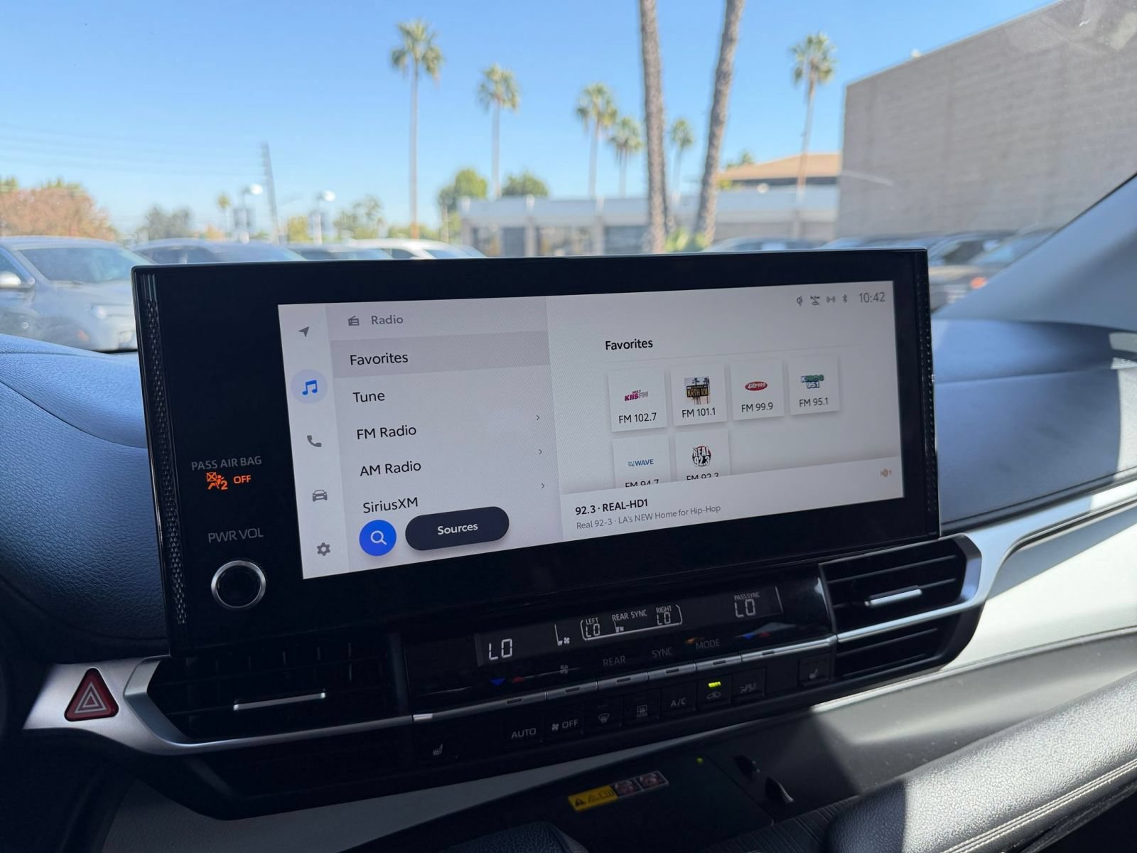 Used 2025 Toyota Sienna XLE FWD image 19