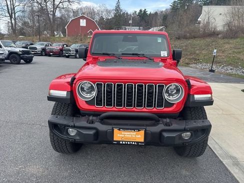 Used 2025 Jeep Wrangler Unlimited Sahara image 2