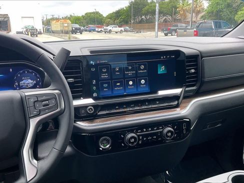 Used 2024 Chevrolet Silverado 1500 LT image 7