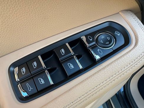 Used 2026 Porsche Macan AWD/4WD image 15