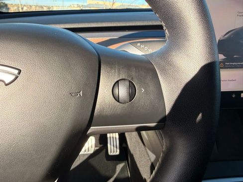 Used 2023 Tesla Model Y Performance image 17