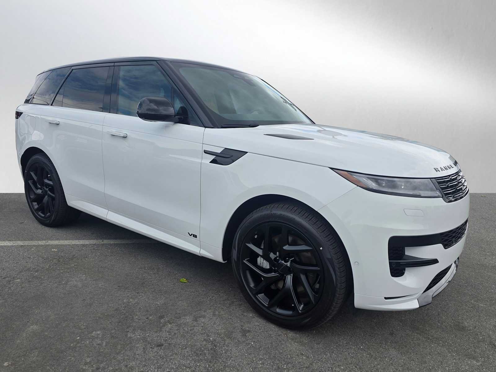 New 2026 Land Rover Range Rover Sport Dynamic SE AWD/4WD image 7